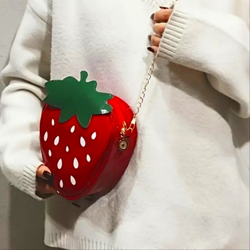STRAWBERRY 🍓 FAUX LEATHER GOLD CHAIN CROSSBODY PURSE